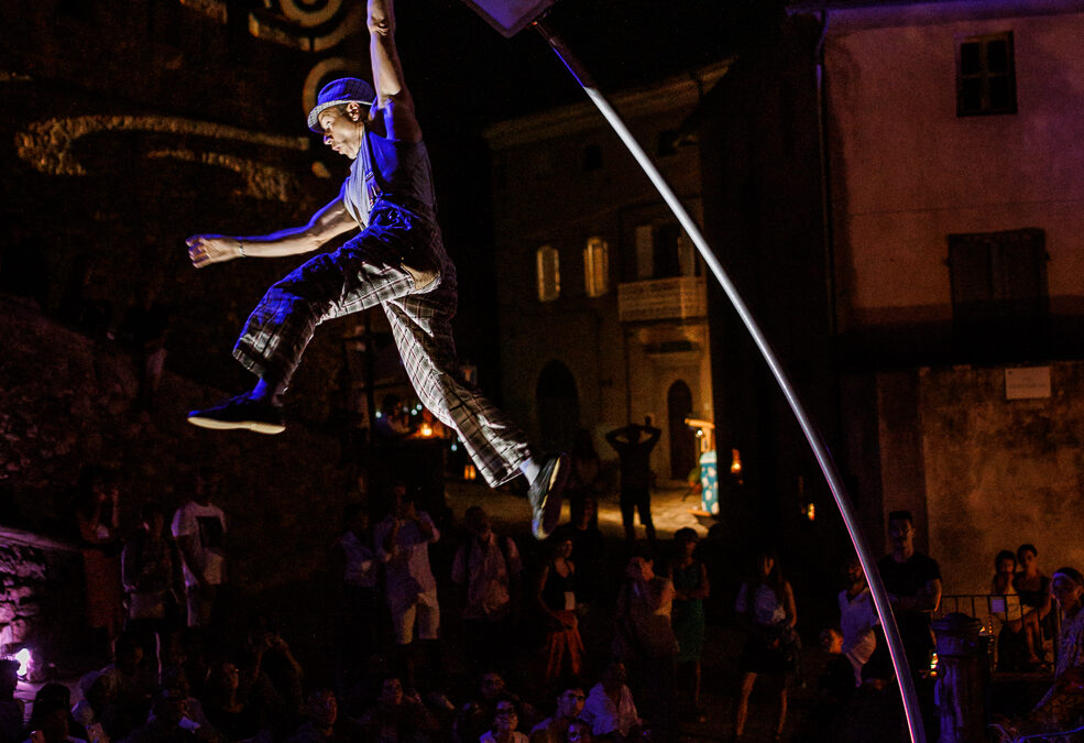 Wijziging in programma: Sounds Like Juggling vervangen door Noah Chorny op de Sway Pole